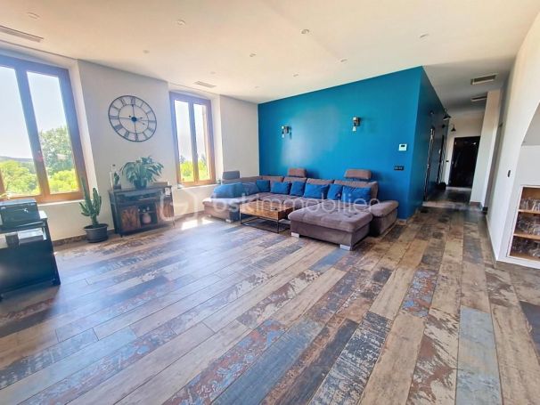 A louer APPARTEMENT T5 153 M2  LA FARE LES OLIVIERS