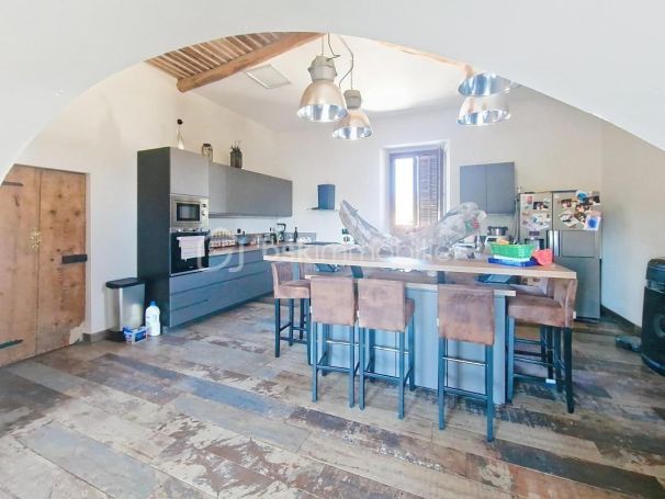 A louer APPARTEMENT T5 153 M2  LA FARE LES OLIVIERS