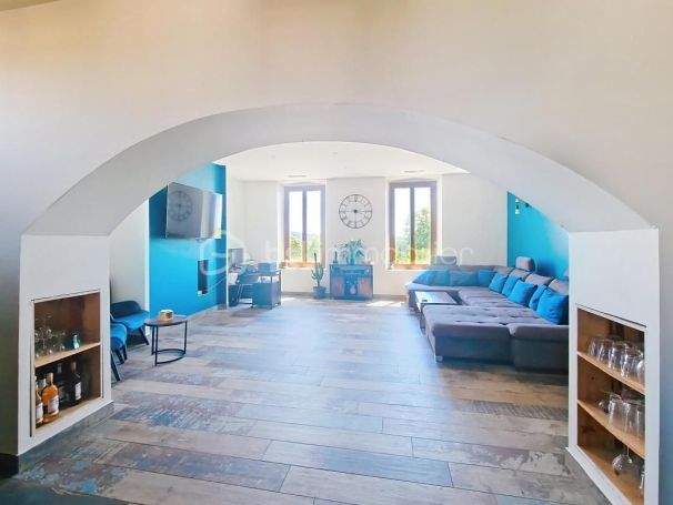 A louer APPARTEMENT T5 153 M2  LA FARE LES OLIVIERS