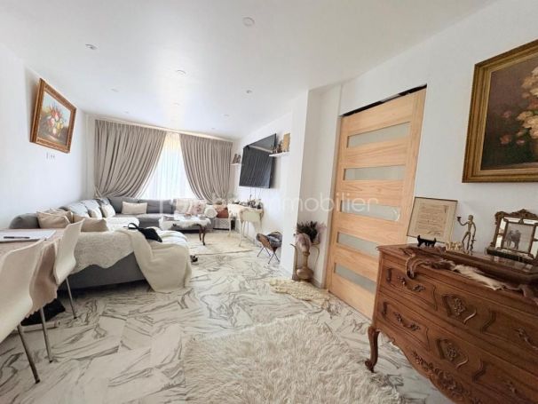 A vendre APPARTEMENT T3 62 M2 BORD DE MER SAINT LAURENT DU VAR