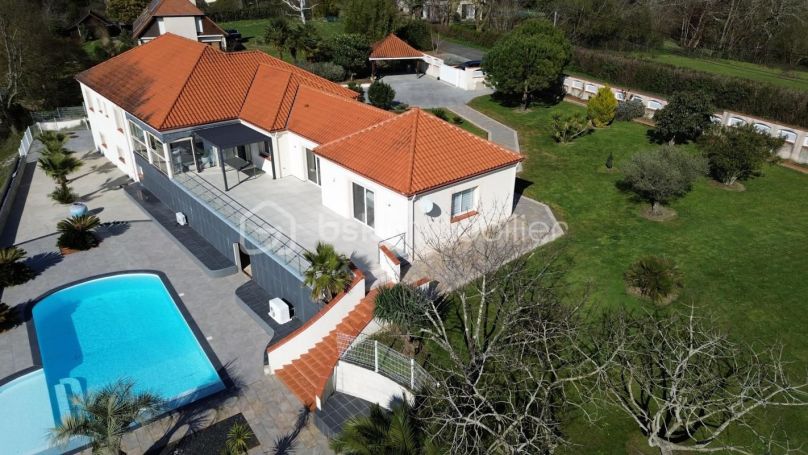 A louer MAISON  DE MAîTRE  PAU