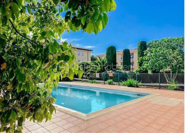 A louer APPARTEMENT T3 62 M2 TERRASSE BORD DE MER LATTES