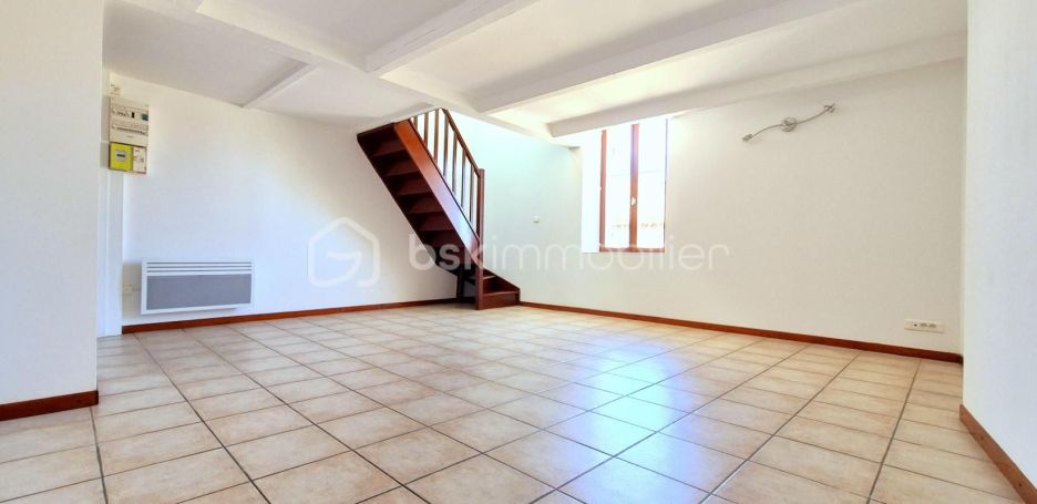 A louer APPARTEMENT DUPLEX T3 76 M2  GAREOULT