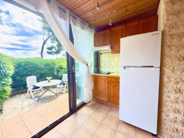 A louer APPARTEMENT T2 37 M2 TERRASSE BORD DE MER SAUSSET LES PINS