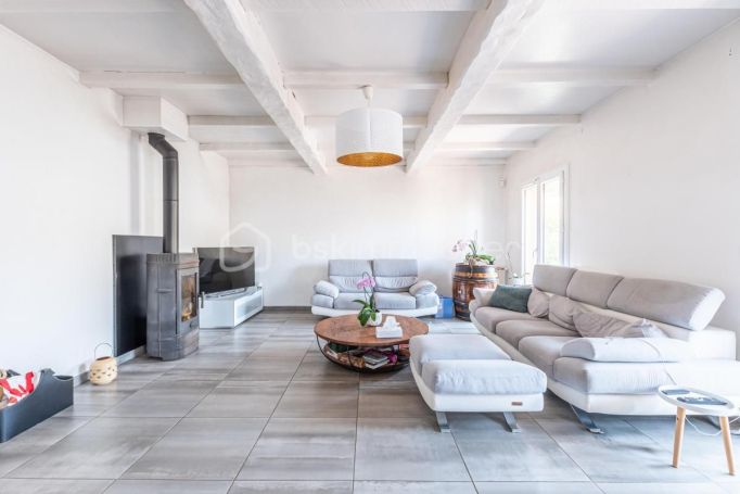A louer MAISON  8 PIECES 210 M2 PLAGE à PIED SIX FOURS LES PLAGES