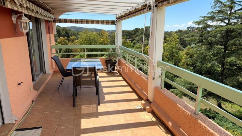 A louer APPARTEMENT T2 47 M2 TERRASSE BORD DE MER SAINT RAPHAEL