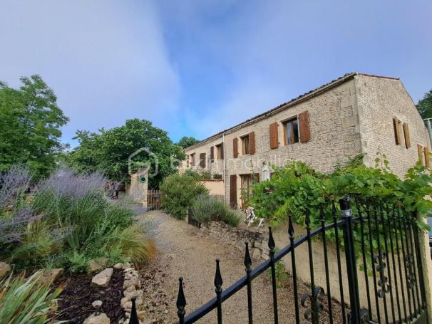 A louer GîTE  SAINT PIERRE DE JUILLERS