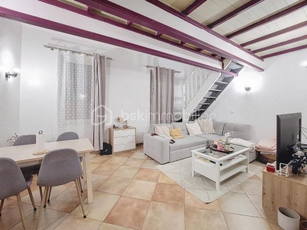 A louer APPARTEMENT DUPLEX T3 46 M2 BORD DE MER SAINT CYR SUR MER