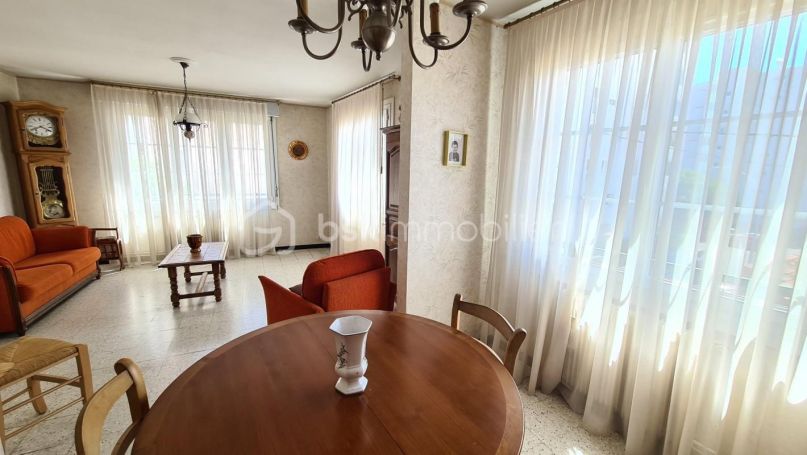 A louer APPARTEMENT T3 78 M2  NIMES