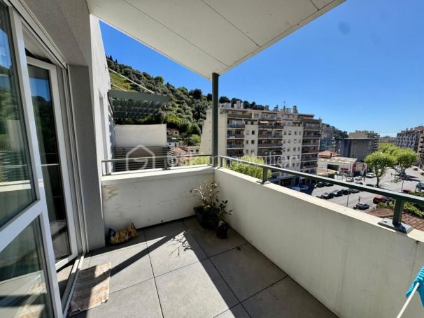 A louer STUDIO  22 M2 TERRASSE BORD DE MER NICE