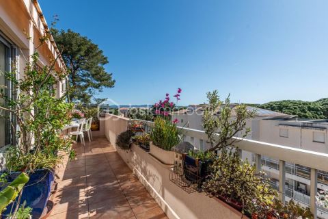 A louer APPARTEMENT T3 59 M2 TERRASSE BORD DE MER HYERES