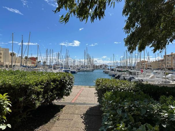 A louer APPARTEMENT T3 53 M2 BORD DE MER LEUCATE