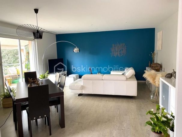 A louer APPARTEMENT T3 73 M2 TERRASSE  NIMES