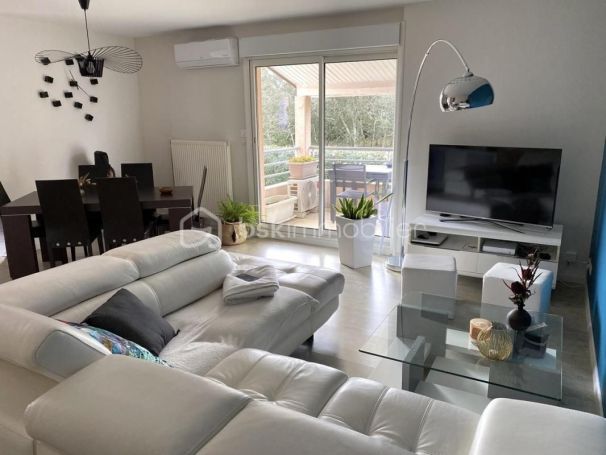 A louer APPARTEMENT T3 73 M2 TERRASSE  NIMES