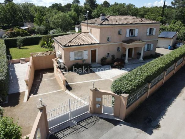 A louer MAISON  8 PIECES 240 M2  TRANS EN PROVENCE