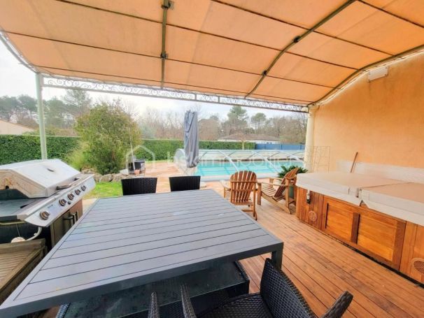A louer MAISON  8 PIECES 240 M2  TRANS EN PROVENCE