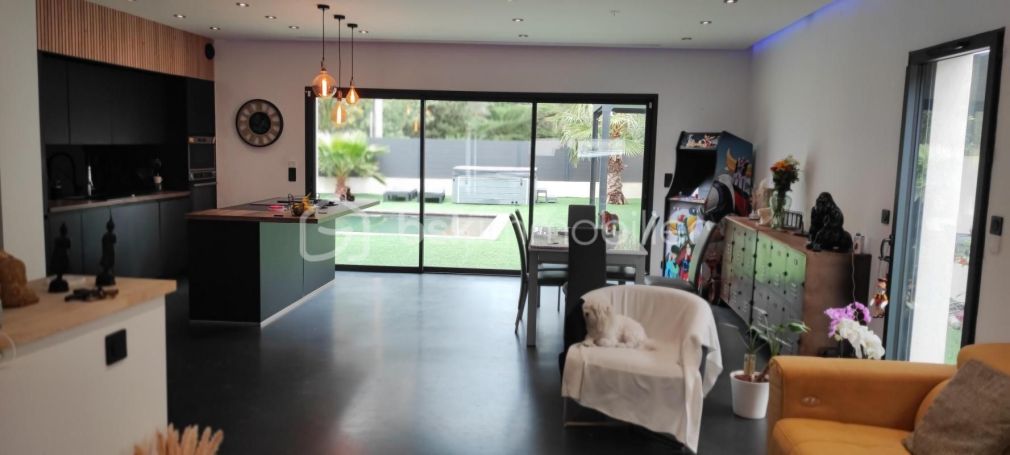A louer MAISON  CONTEMPORAINE BORD DE MER FREJUS