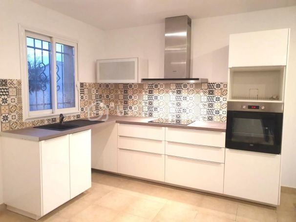 A louer MAISON  CONTEMPORAINE BORD DE MER POUSSAN
