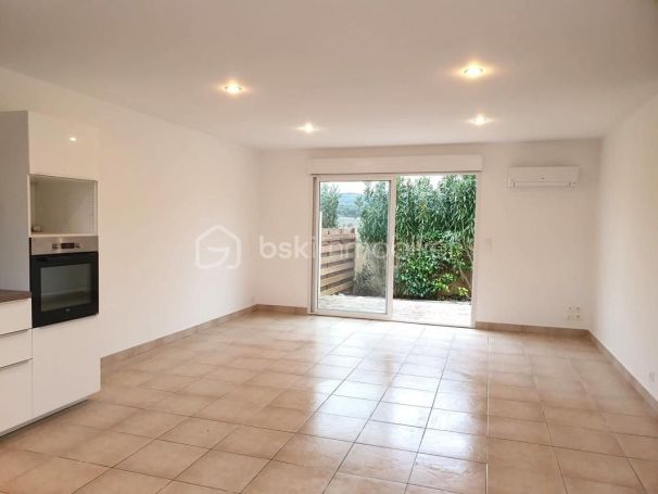 A louer MAISON  CONTEMPORAINE BORD DE MER POUSSAN