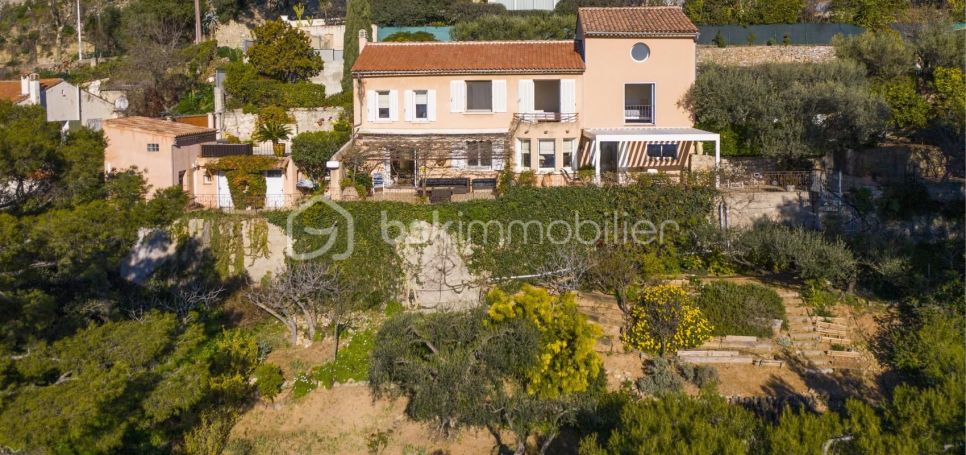 A louer MAISON  6 PIECES 200 M2 VUE MER TOULON
