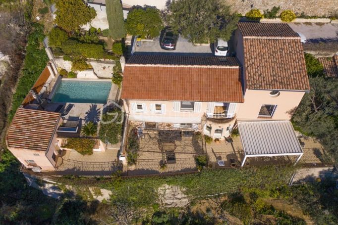 A louer MAISON  6 PIECES 200 M2 VUE MER TOULON