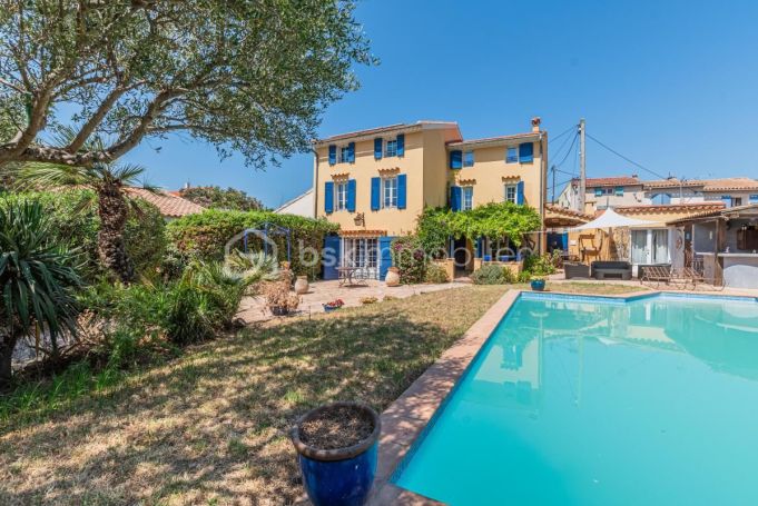A louer MAISON  DE MAîTRE BORD DE MER SIX FOURS LES PLAGES