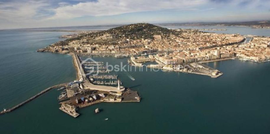 A vendre TERRAIN 1 000 M2 BORD DE MER SETE