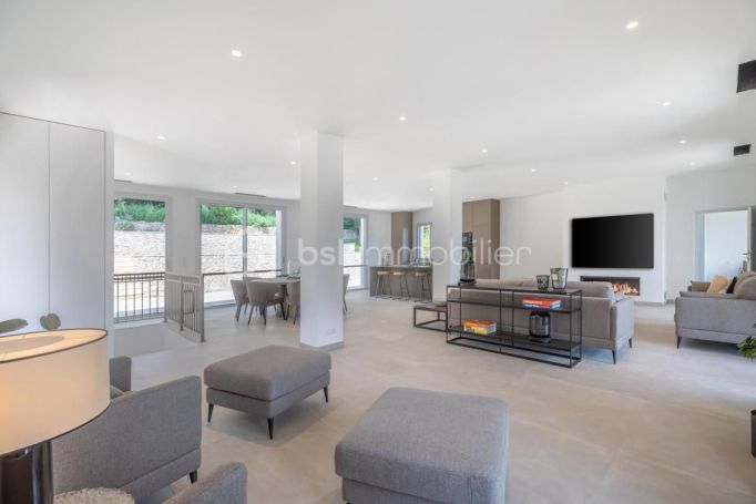A louer MAISON  6 PIECES 243 M2  MOUGINS