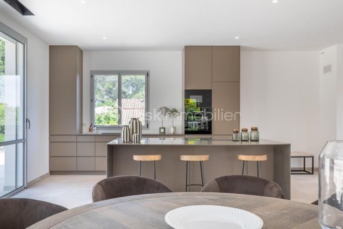 A louer MAISON  6 PIECES 243 M2  MOUGINS