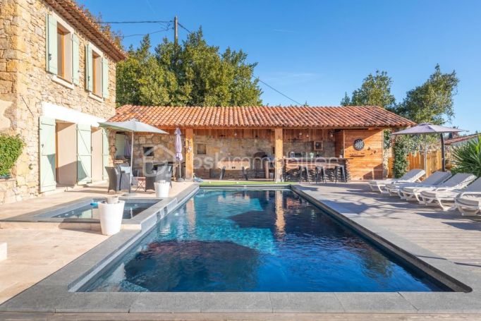 A louer APPARTEMENT T6 284 M2 TERRASSE  MONTAUROUX
