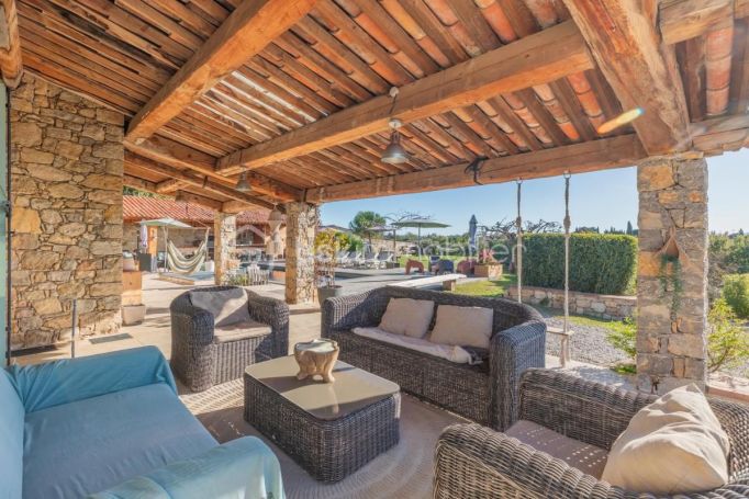 A louer APPARTEMENT T6 284 M2 TERRASSE  MONTAUROUX