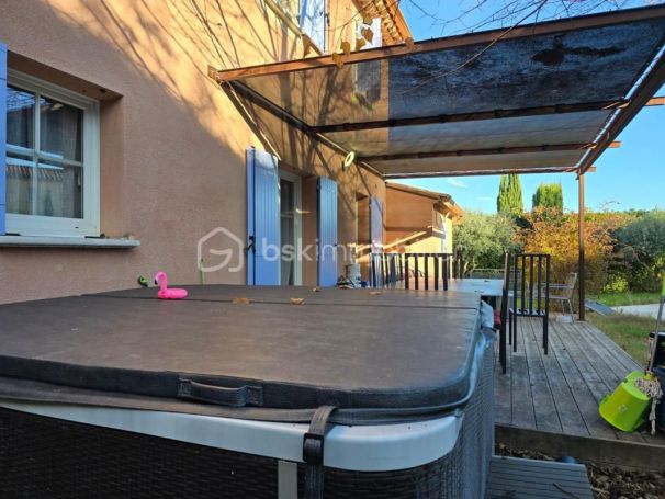 A louer MAISON  6 PIECES 121 M2  SAINT JULIEN DE PEYROLAS