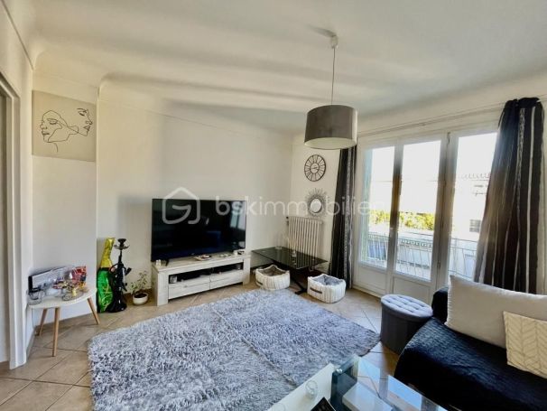 A louer APPARTEMENT T3 68 M2  NIMES
