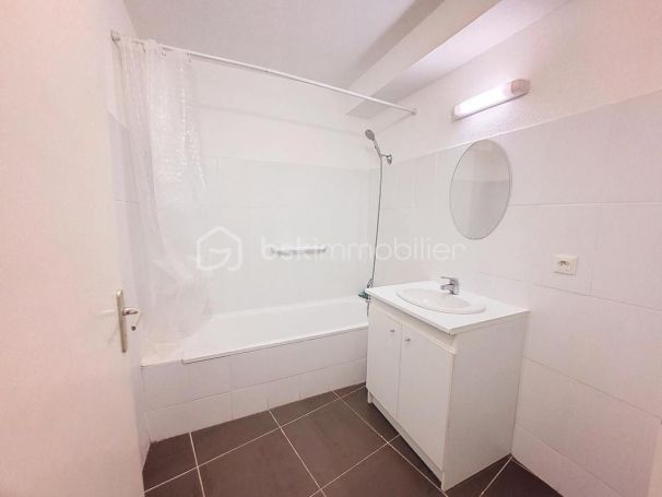 A louer APPARTEMENT T2 43 M2 TERRASSE  NIMES