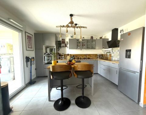 A louer APPARTEMENT T3 71 M2 TERRASSE BORD DE MER SETE