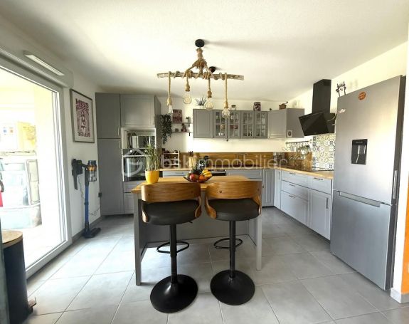 A louer APPARTEMENT T3 71 M2 TERRASSE BORD DE MER SETE