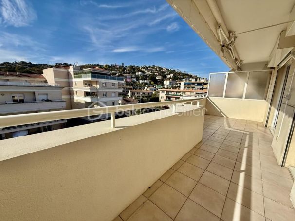 A louer APPARTEMENT T3 65 M2 TERRASSE BORD DE MER MANDELIEU LA NAPOULE