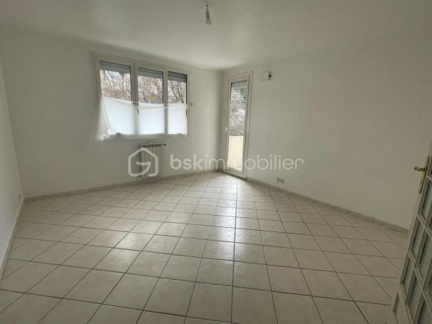 A louer APPARTEMENT T4 65 M2 BORD DE MER TOULON