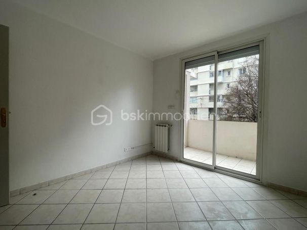 A louer APPARTEMENT T4 65 M2 BORD DE MER TOULON