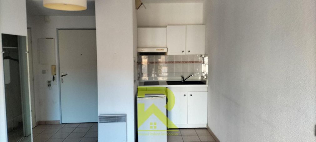 A louer STUDIO  30 M2 TERRASSE  BEZIERS