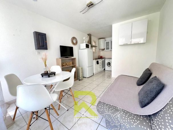 A vendre STUDIO  16 M2 TERRASSE BORD DE MER LE CAP D AGDE