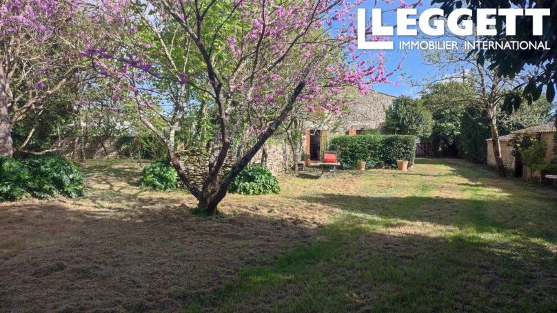 A vendre Maison en pierres d'env.150 m2 hab avec dÃ©pendances sur un jardin clos et arborÃ© de 3466 m2 17600 Saint Romain De Benet