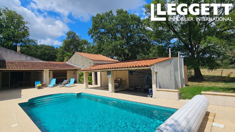 A vendre Maison A  rEnover 8 PIECES 225 m² piscine Saint Martin Lars En Sainte Hermine