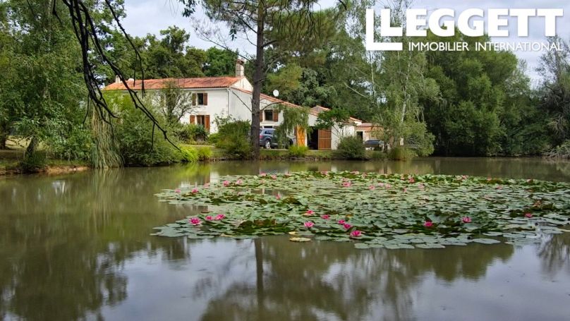 A vendre Maison A  rEnover 8 PIECES 225 m² piscine Saint Martin Lars En Sainte Hermine