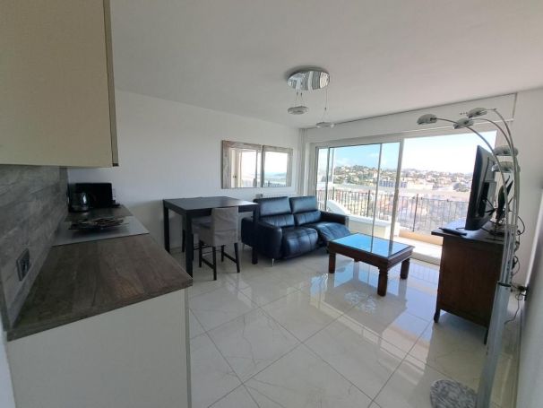 A louer APPARTEMENT DE PRESTIGE T2 48 M2 TERRASSE VUE MER SAINT RAPHAEL