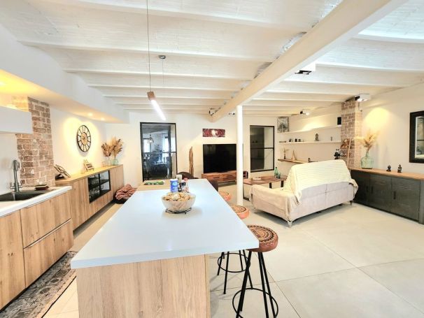 A vendre LOFT  118 M2 TERRASSE  MARSEILLE 13EME