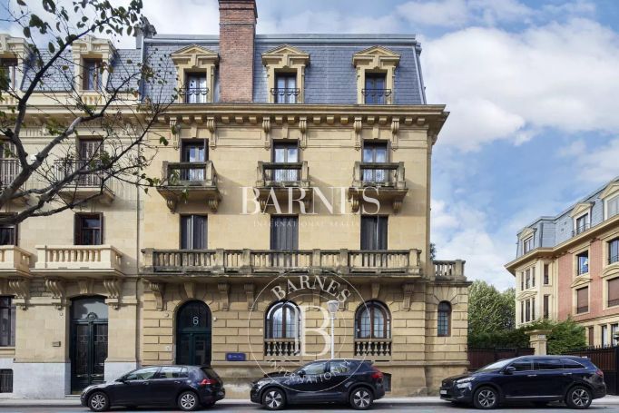A louer APPARTEMENT DUPLEX T6 138 M2 TERRASSE  SAN SEBASTIáN