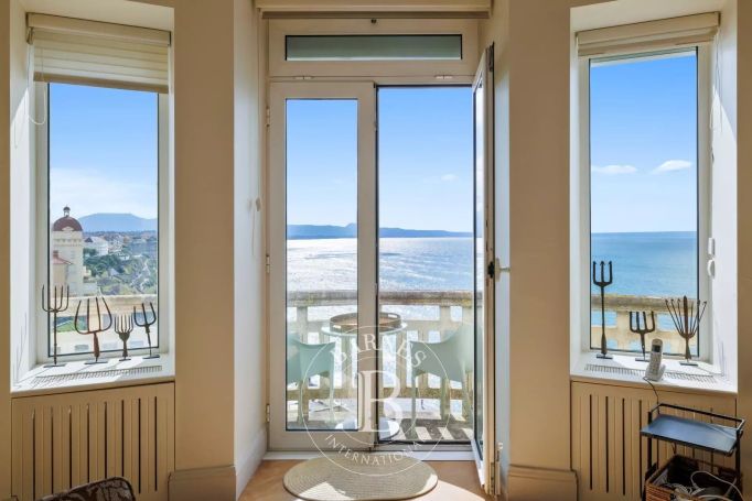 A vendre APPARTEMENT T6 149 M2 BORD DE MER BIARRITZ