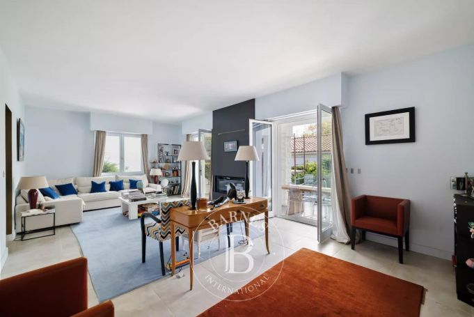 A vendre MAISON  7 PIECES 220 M2 BORD DE MER BIARRITZ