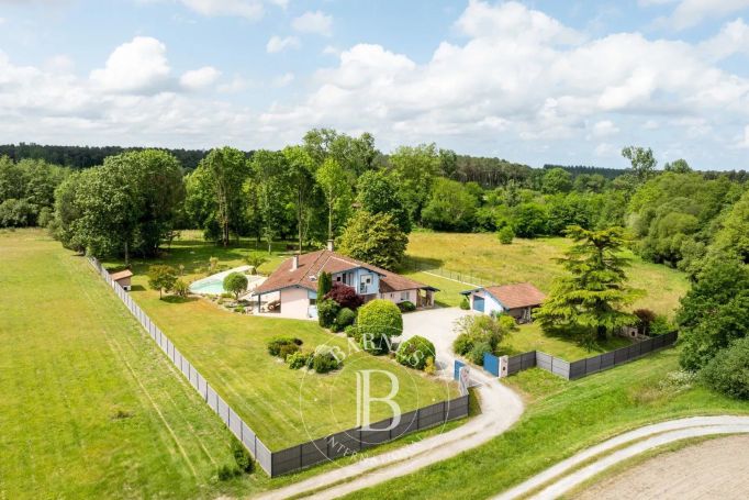 A vendre BELLE MAISON 6 PIECES 240 M² SAINT-VINCENT-DE-TYROSSE